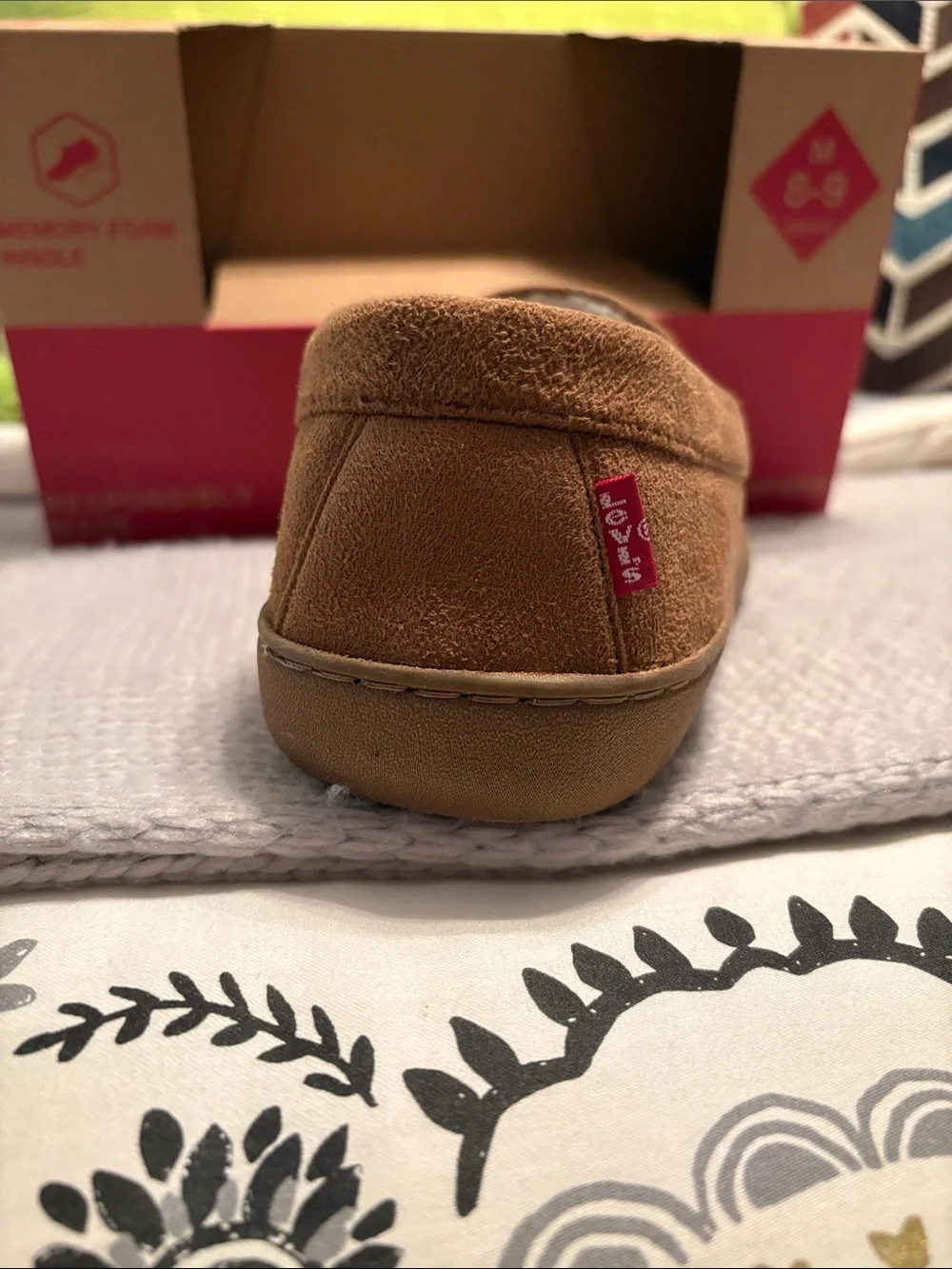 NIB Levi’s Memory Foam Unisex Slippers Size Medium 8-9